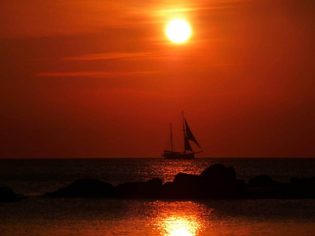 Sailship-At-Sunset-license-free-CC0-1024x768